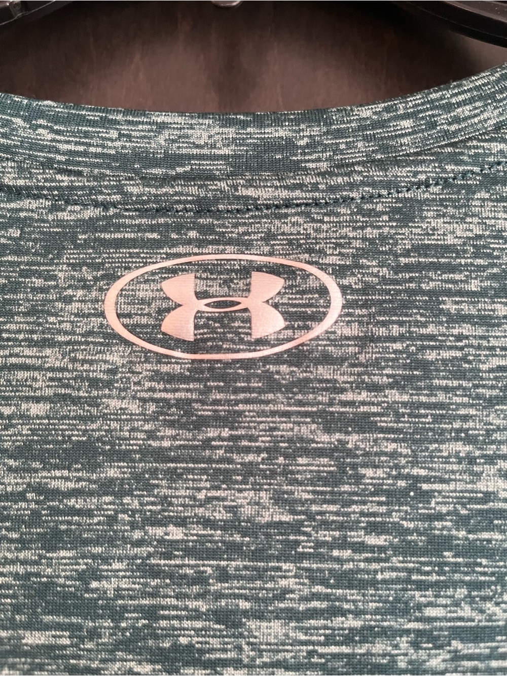 Under Armour Women's Green Heather V-Neck Performance Heat Gear Tee Medium - Picture 7 of 10